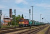 A MÁV-START 628 531 pályaszámú széles nyomtávolságú Szergej Eperjeske rendező állomáson egy gabonavonattal