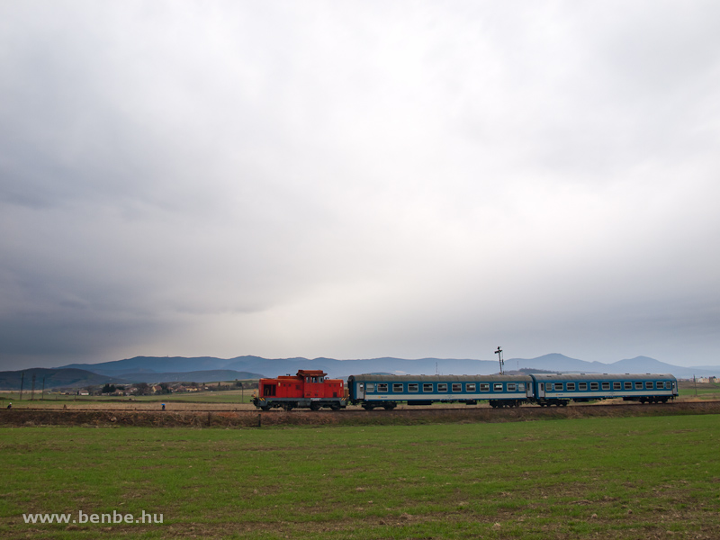 A MV-Trakci Zrt. 478 032 (ex-M47 2032) plyaszm Dcsija a Rkczibnyra vezető iparvast kigazsnl Kisterenye s Nemti kztt fot