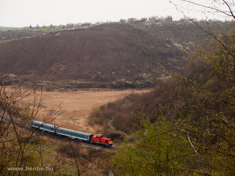 A MV-Trakci Zrt. 478 032 (ex-M47 2032) plyaszm Dcsija Mtraderecske s Recsk-Pardfrdő kztt a Kanzsvrnl fot