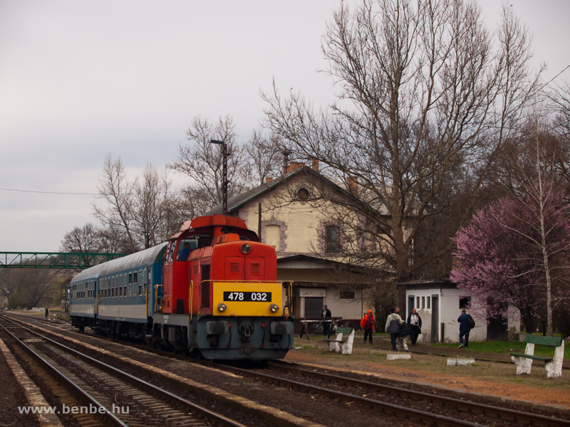 A MV-Trakci Zrt. 478 032 (ex-M47 2032) plyaszm Dcsija Kisterenye llomson fot