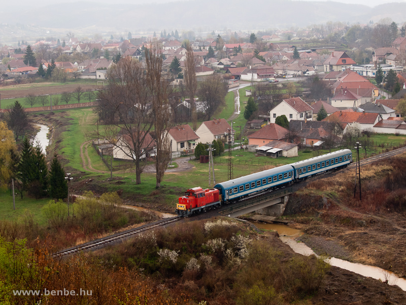 A MV-Trakci Zrt. 478 032 (ex-M47 2032) plyaszm Dcsija Recsk-Pardfrdőn fot