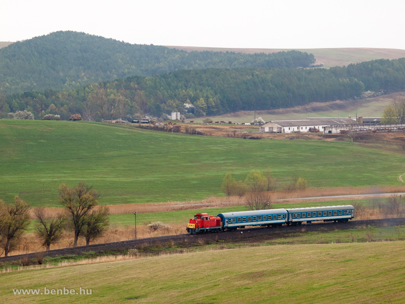 The MV-Trakci Zrt.'s 478 032 (ex-M47 2032) between Mtraderecske and Mtraballa photo