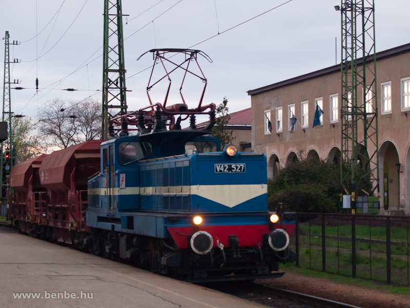 The historic V42,527 at Hatvan photo