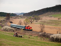 The MV-Trakci Zrt.'s 478 032 (ex-M47 2032) between Mtraballa and Mtraderecske