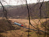 The MV-Trakci Zrt.'s 478 032 (ex-M47 2032) between Mtraderecske stop and Recsk-Pardfrdő station by the ruins of the Kanzsvr