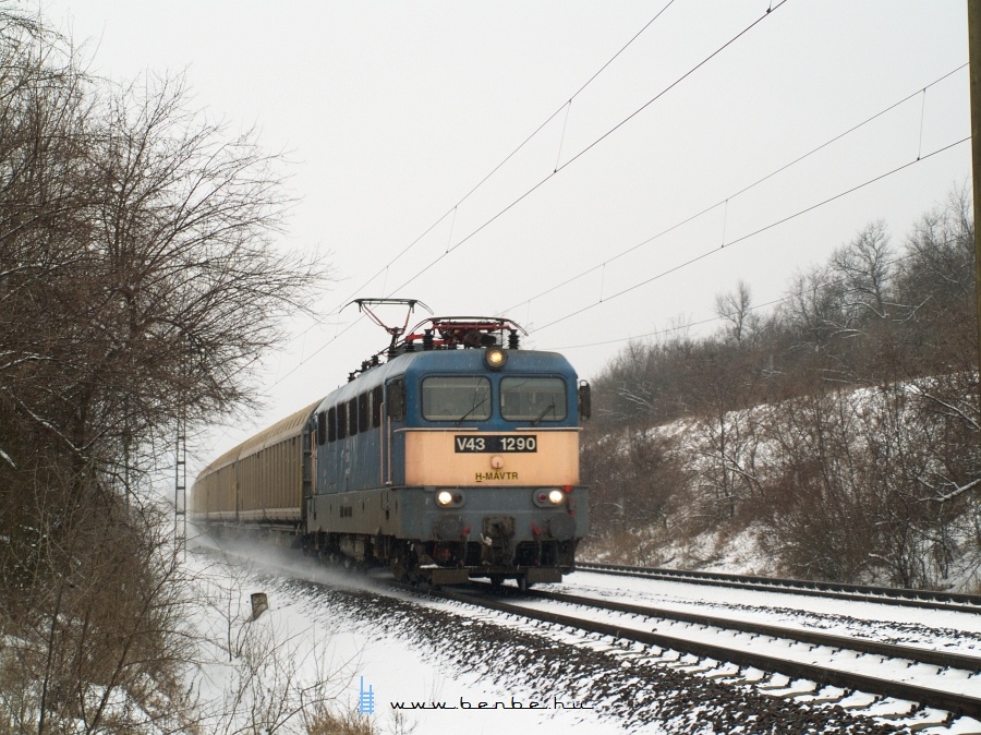 The V43 1290 at Szr photo