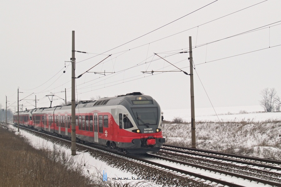 5341 020-5 Pettendhez közeledik fotó