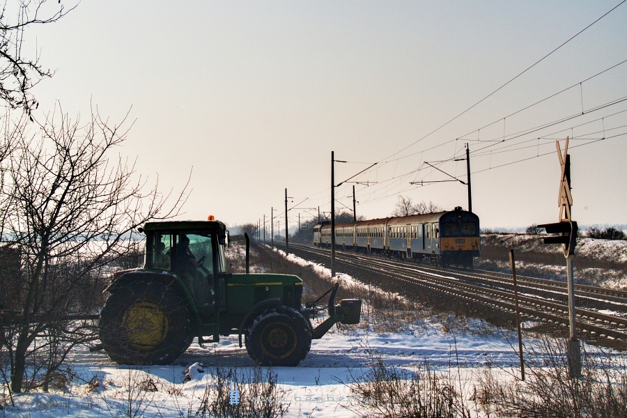 Traktortjr s BDt 330 szkesfehrvri szemlyvonattal fot