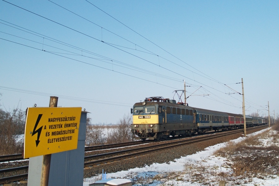 The V43 1153 between Baracska and Pettend photo