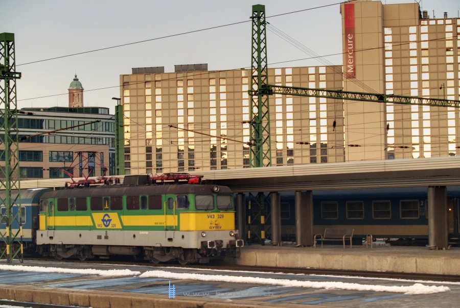 kép V43 329 Budapest Déli pályaudvaron fotó