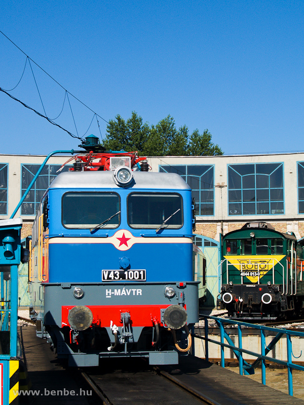 The V43 1001 with a red star at the Fsti photo