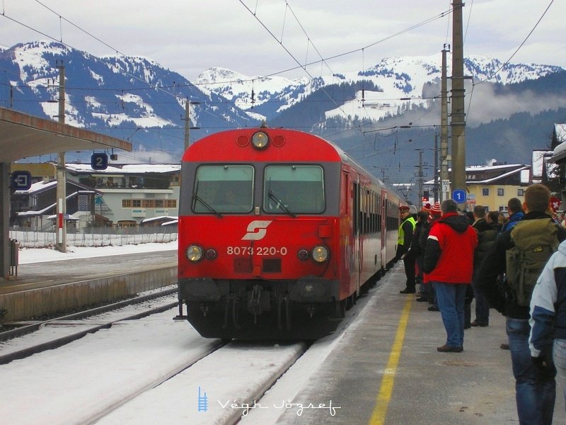 Az BB 8073 220-0 plyaszm vezrlőkocsi Kirchber in Tirol llomson fot