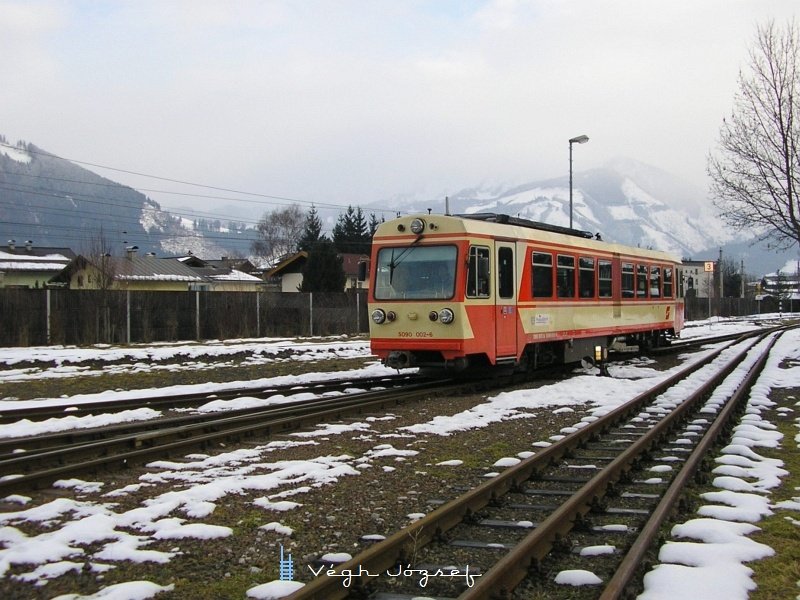 Az BB Pinzgauer Lokalbahn 5090 002-2 plyaszm motorkocsija Zell am See lloms fűtőhznl fot