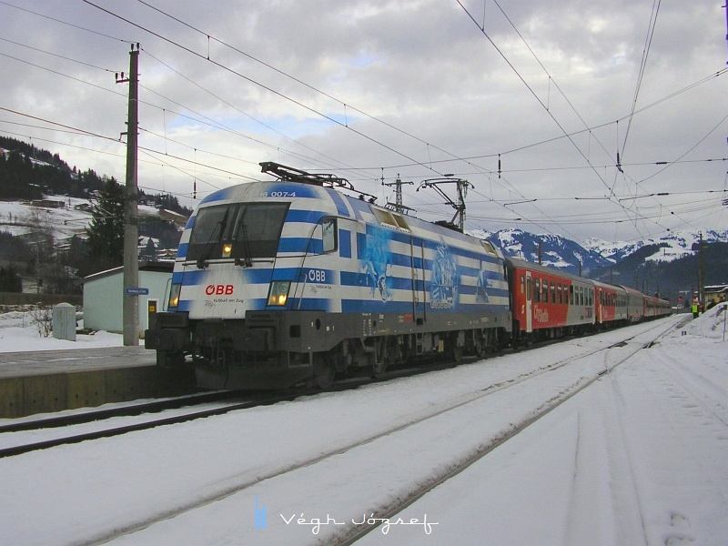 Vgl mg egy ingavonat a Hanenkammrennen-ről, a 1116 007-4 vontatta Grg mozdonnyal fot