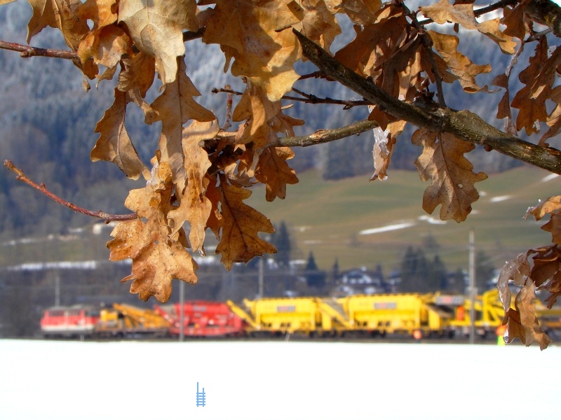 The BB 2043 058-3 with a work train at the Giselabahn between Wrgl-Bruckhausel and Hopfgarten photo