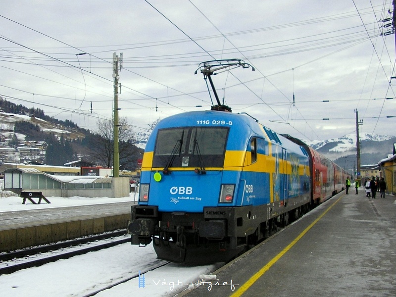 The BB 1116 029-8 Sweden-lok at Kirchberg in Tirol station photo
