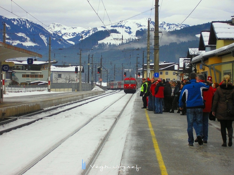 Az BB 8073 220-0 plyaszm vezrlőkocsi Kirchber in Tirol llomson fot
