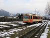 Az ÖBB Pinzgauer Lokalbahn 5090 002-2 pályaszámú motorkocsija Zell am See állomás fűtőházánál