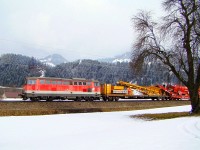The ÖBB 2043 058-3 with a work train at the Giselabahn between Wörgl-Bruckhausel and Hopfgarten
