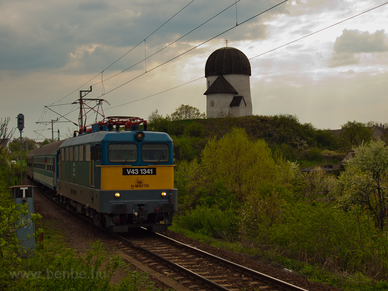 A MV-START V43 1341 sk s Ptfrdő kztt fot