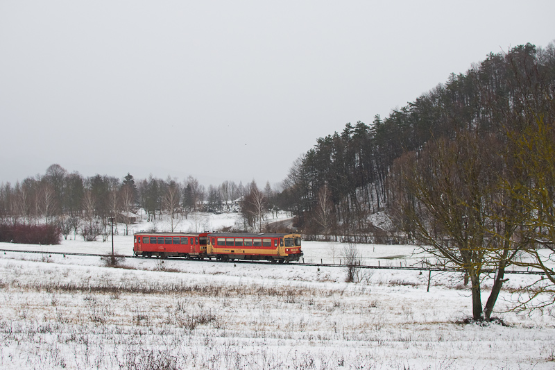 A MV-START 117 243 s a retr fnyezsű 117 343 Bzmotok Disjenő s Ngrd kztt fot