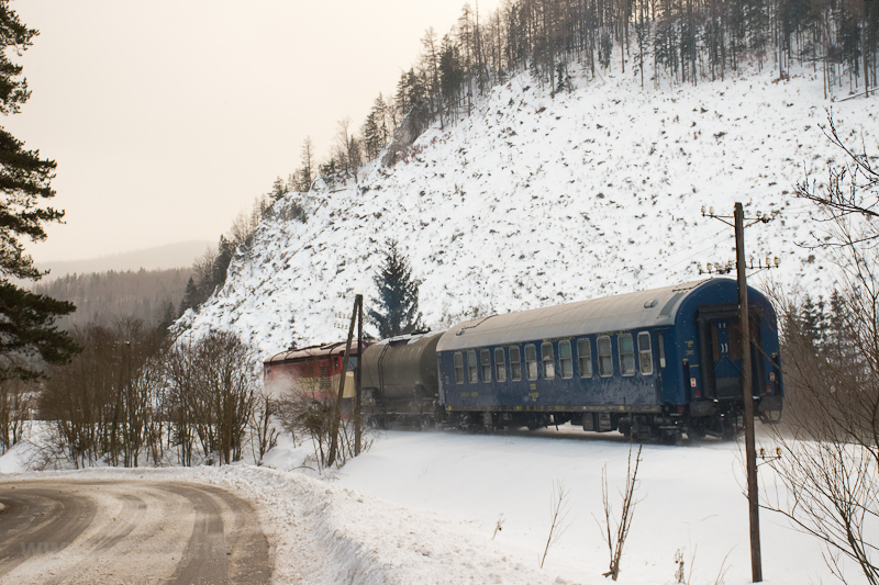 A ČSD 749 248-1 Nndorvlgy s Vereskő kztt, mgtte egy ČSD hlkocsival fot