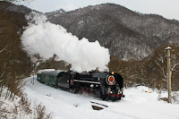 The ČSD 475 196 steam locomotive seen between Podbrezov and Chvatimech 