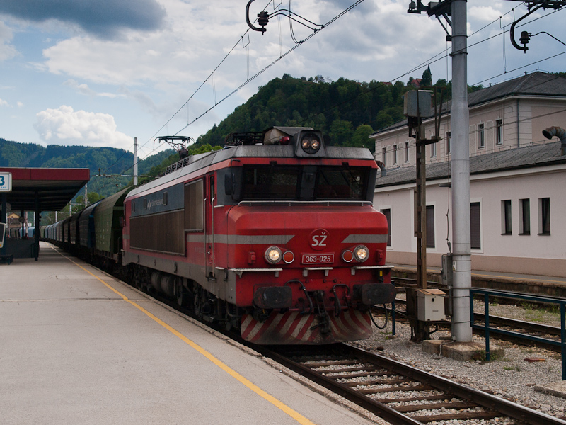 The SŽ 363 025 seen at photo
