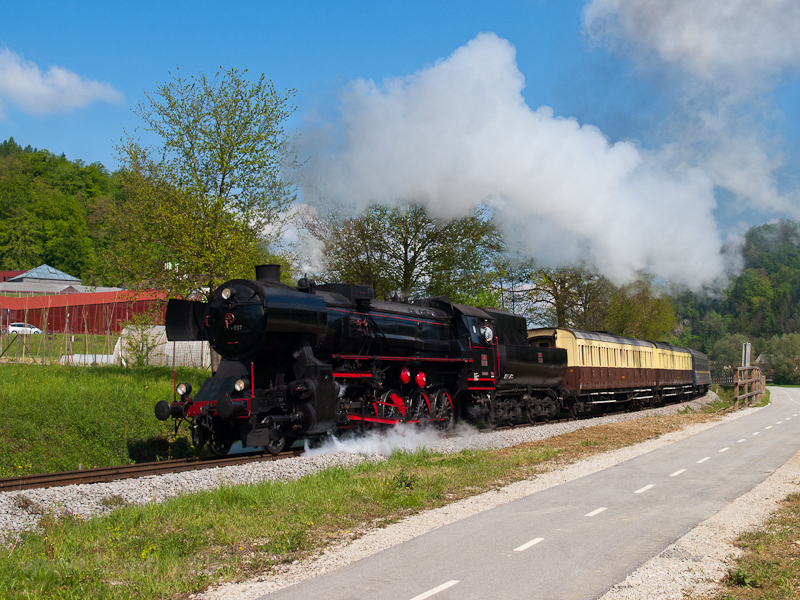 A SŽ 33 037 Atomske Toplice hotel s Podcertrek kztt fot