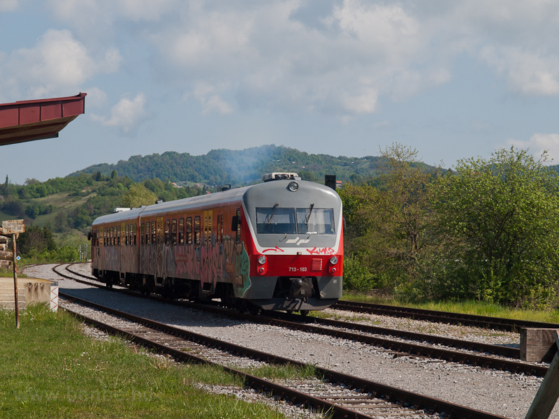 The SŽ 713 103 seen at photo