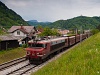 A SŽ 363 027 pályaszámú, <q>Brigitte</q> becenevű Alstom villanymozdony Laško és Celje között egy önürítős kocsikból álló vonattal a Savinja völgyében