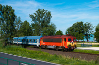 The MÁV-START 418 149 seen between Szepezdfürdő and Révfülöp