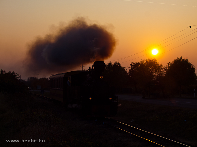 The 490 2005 Gyngyi of the Mtravast between Farkasmly-Borpinck and Pipishegy at sunset photo