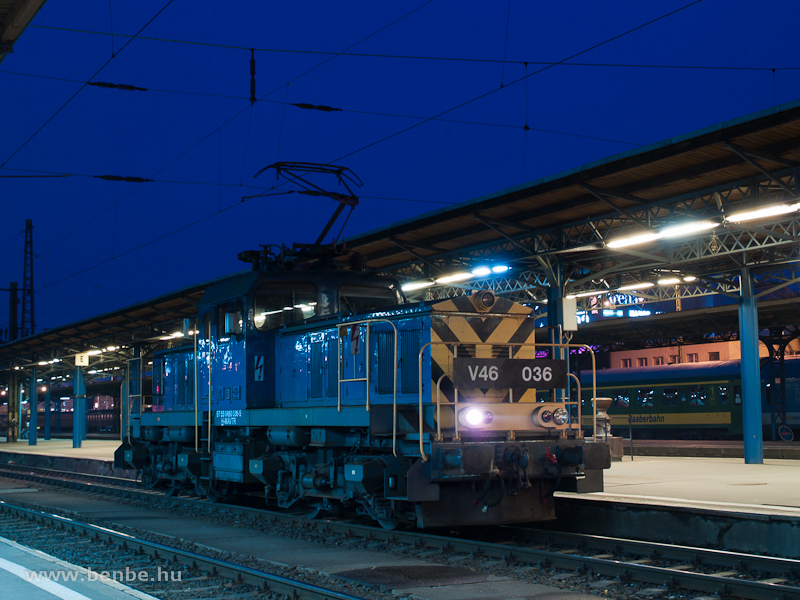 The MV-TR V46 036 at Budapest-Keleti photo