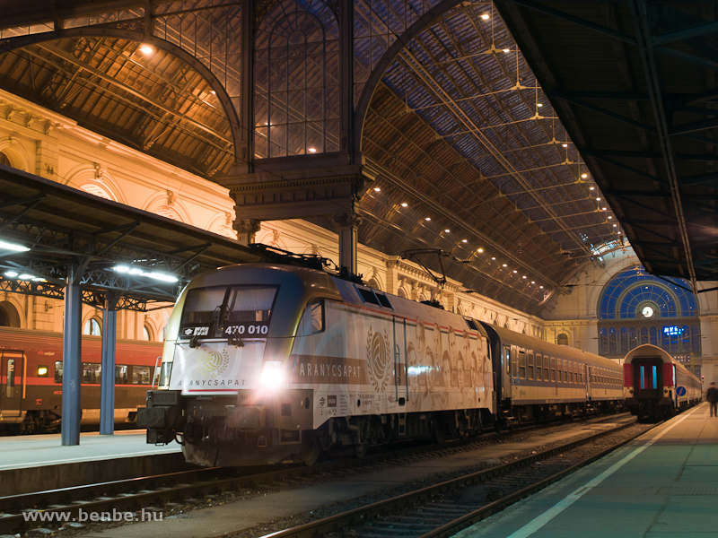 A MV-TR 470 010 (ex 1047 010) Aranycsapat-mozdony Budapest-Keleti plyaudvaron fot