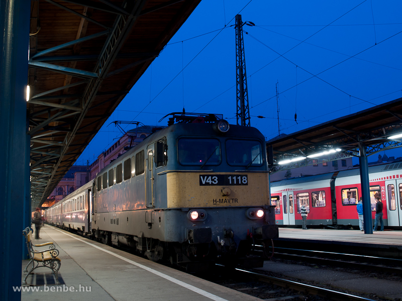 V43 1118 Budapest-Keletiben fotó