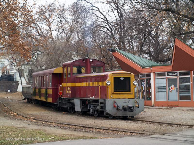 Shunting at Gyngys with Mk48 403 photo