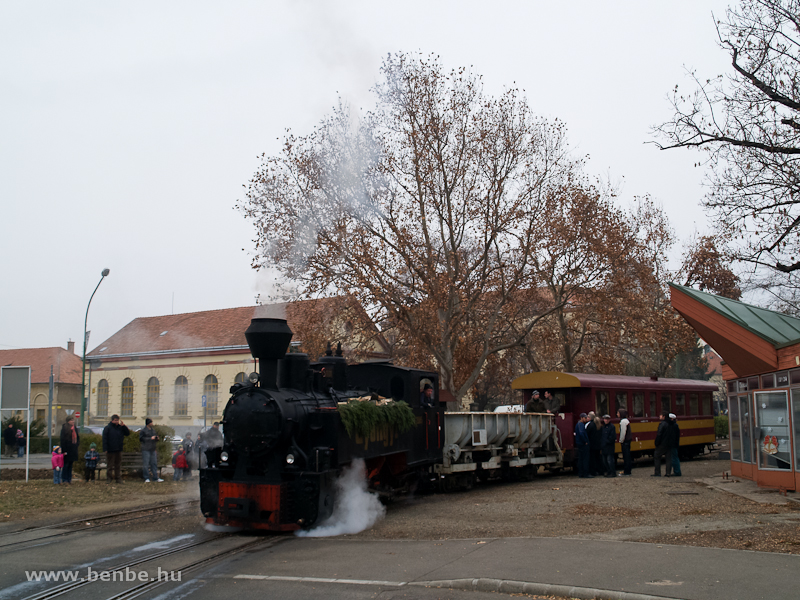 kép A Mátravasút Gyöngyi gőzöse Gyöngyösön fotó