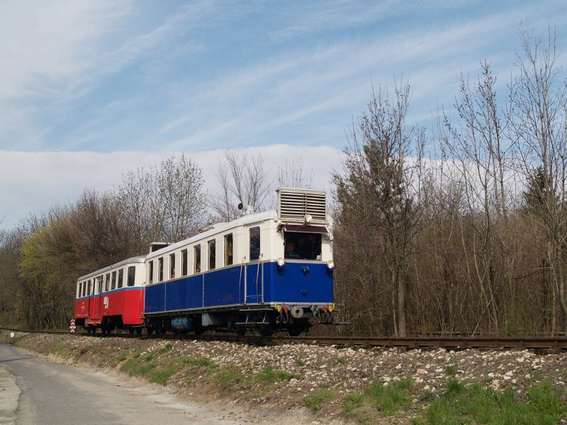The ABamot 2 historic diesel railcar near Normafa photo