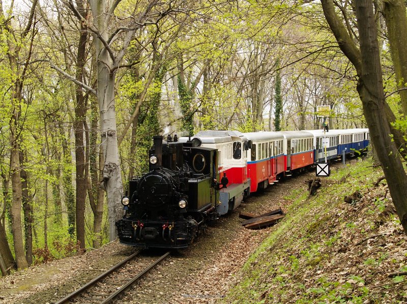 A kisvasti napi klnvonat az Mk45 2001 vongppel s a 490,039 előfogattal Hrs-hegy s Hűvsvlgy kztt a felső plyn fot