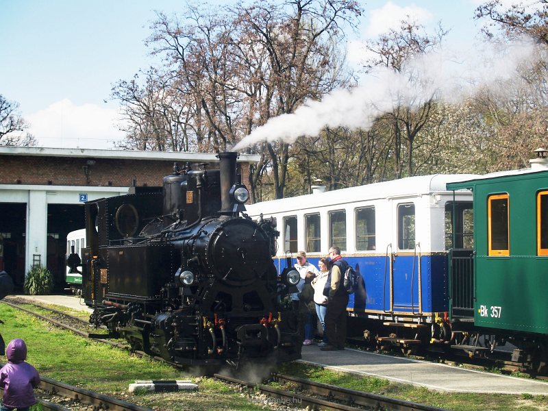 490,039 mutogatja magát a n fotó