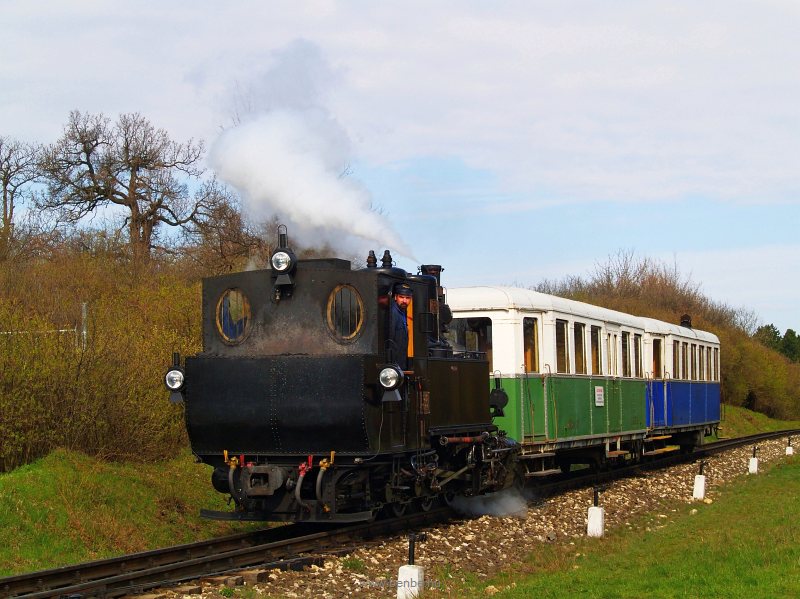 The 490,039 steam locomotive at Szchenyi-hegy photo