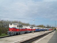 The Mk45 2006 and Mk45 2001 at Széchenyi-hegy during the Narrow-gauge Railway Day