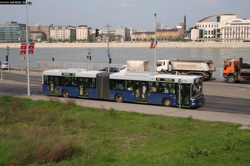 FLR-708 a Lágymányosi hídná fotó