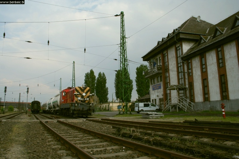 A gyomírtó szerelvény Ferencvárosban fotó