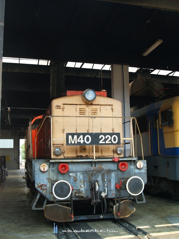M40 220 a hatvani fűtőházban fotó