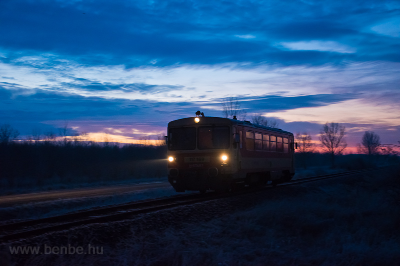 The MV-START 117 169 seen on the Karcag-Tiszafred branch line between Kunmadaras and Pusztakettős during sunrise photo