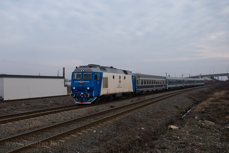 A CFR Calatori 64 1125-5 Fugyivsrhely s Oradea Est Triaj kztt a Transilvania EuroCity ln fot