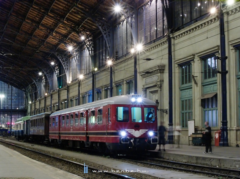 The Rba-Balaton railcar at Nyugati photo