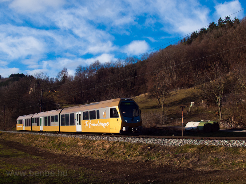 A Himmelstreppe railcar seen between Mainburg and Hofstetten-Grnau  photo
